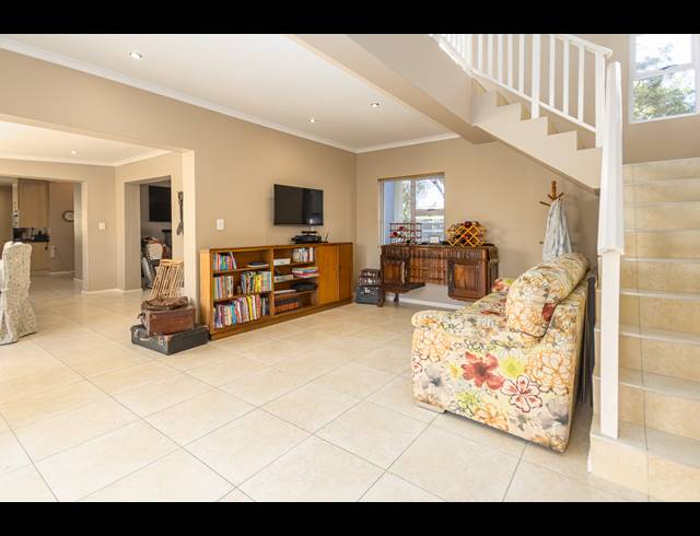 3 BEDROOM FREESTANDING SOLD IN MELKBOSSTRAND CENTRAL